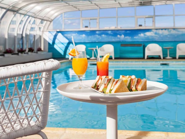 Indoor pool - Mercure Lisboa Hotel (Lisbon)