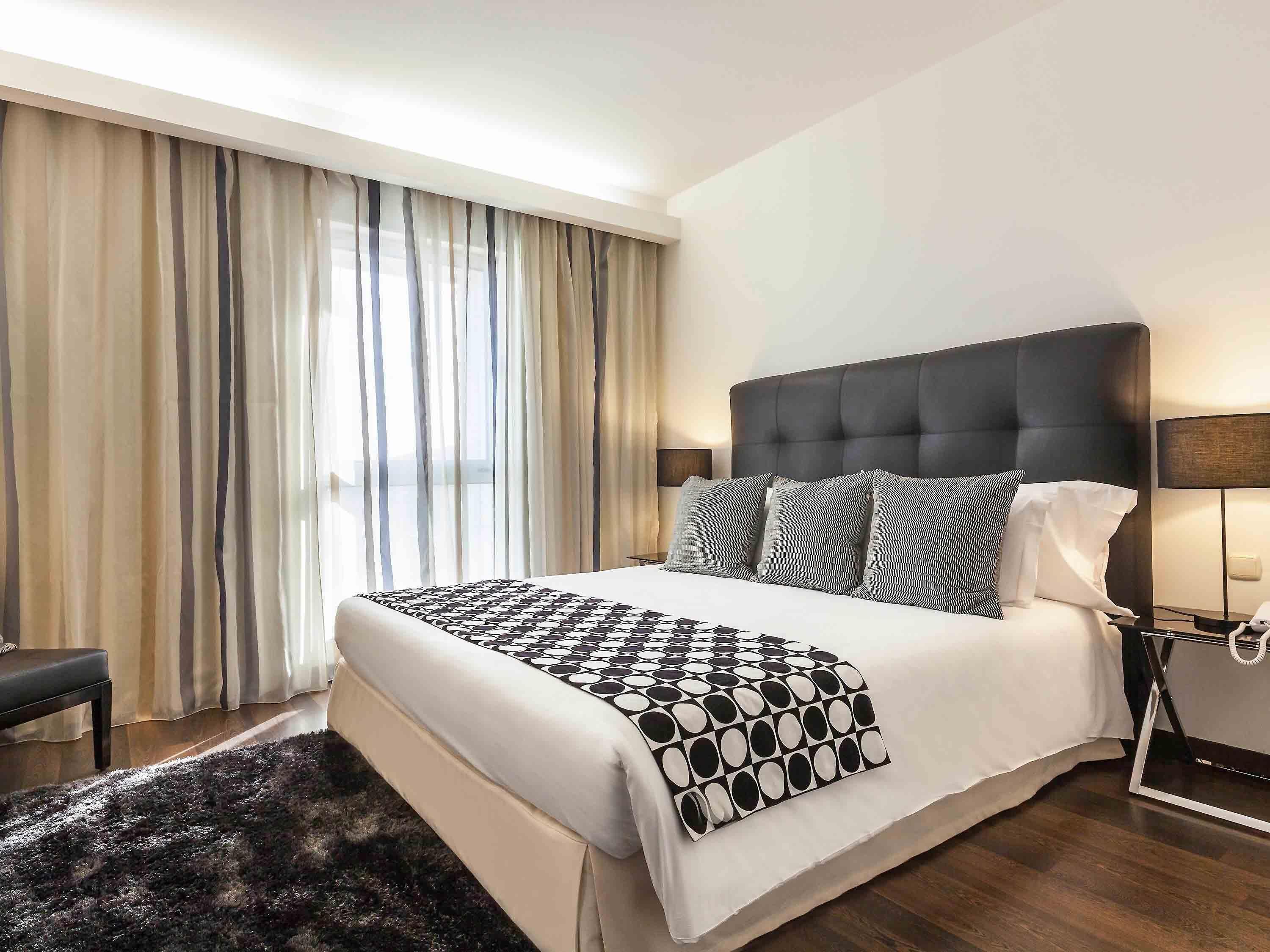 Suite, 1 letto king | Una cassaforte in camera, una scrivania, postazione laptop