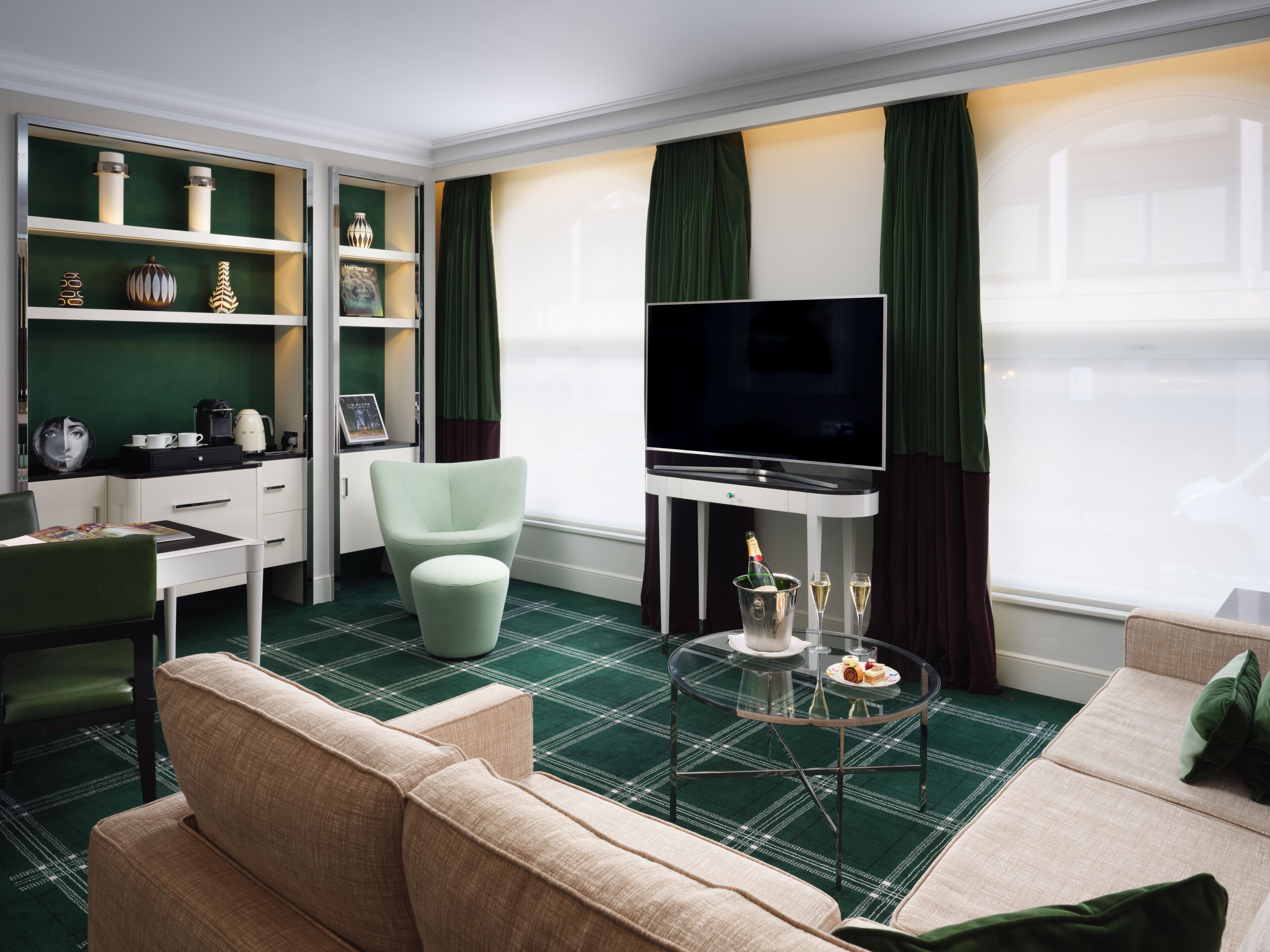 deluxe suite, 1 king bed with sofa bed (separate living room with sofa bed) | egyptian cotton sheets, hypo-allergenic bedding, minibar, in-room safe