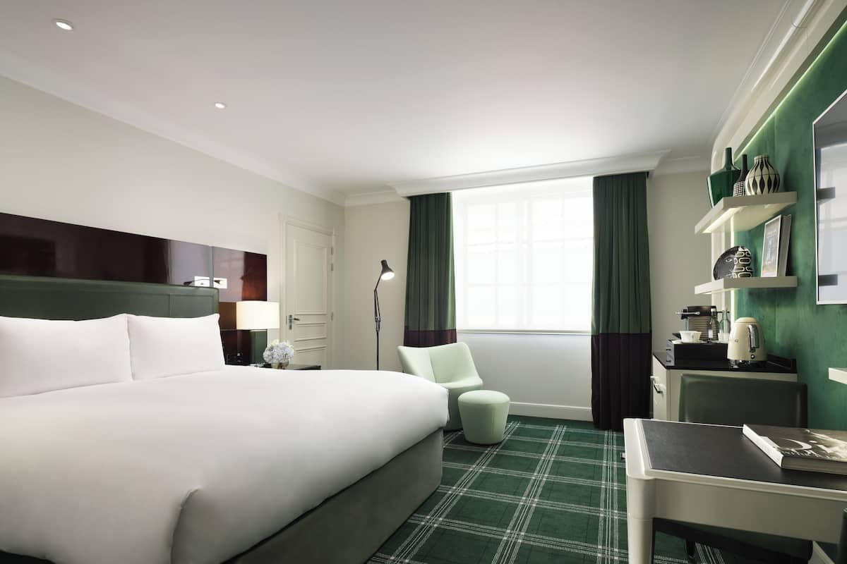 Luxury-Zimmer, 1 King-Bett | Bettwäsche aus ägyptischer Baumwolle, Allergikerbettwaren, Minibar