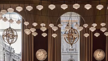 Se sirven desayunos, comidas, cenas y cocina francesa