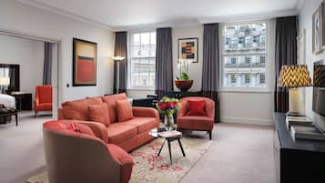 Egyptian cotton sheets, hypo-allergenic bedding, minibar, in-room safe