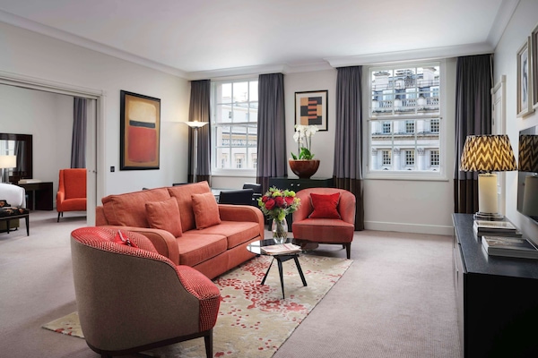 Suite, 1 King Bed (St James Suite Separate Lounge/Dining) | Egyptian cotton sheets, hypo-allergenic bedding, minibar, in-room safe