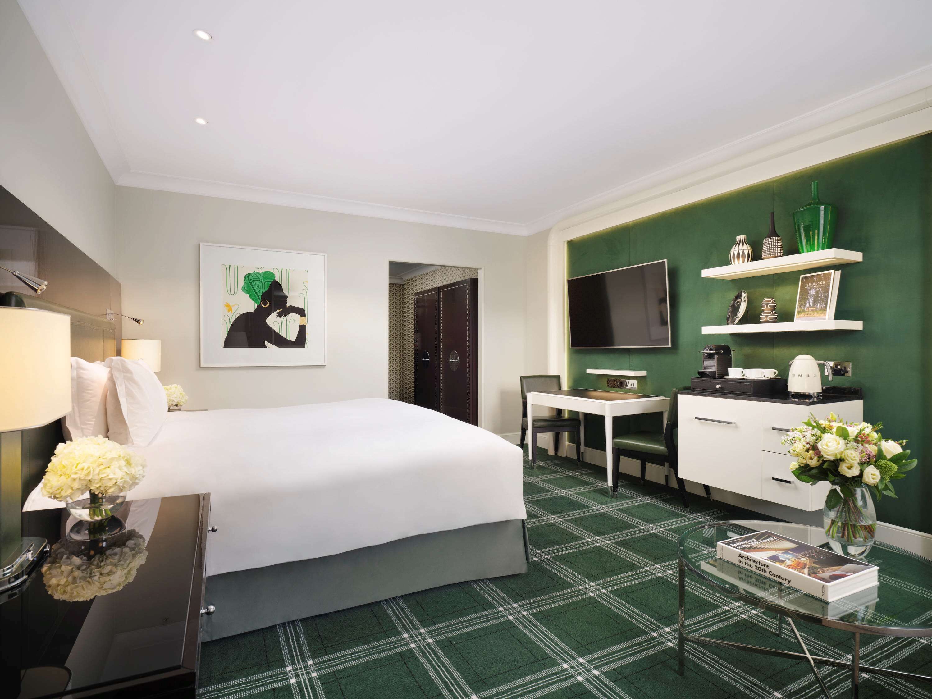 junior suite, 1 king bed (lounge space, waterloo place view) | egyptian cotton sheets, hypo-allergenic bedding, minibar, in-room safe