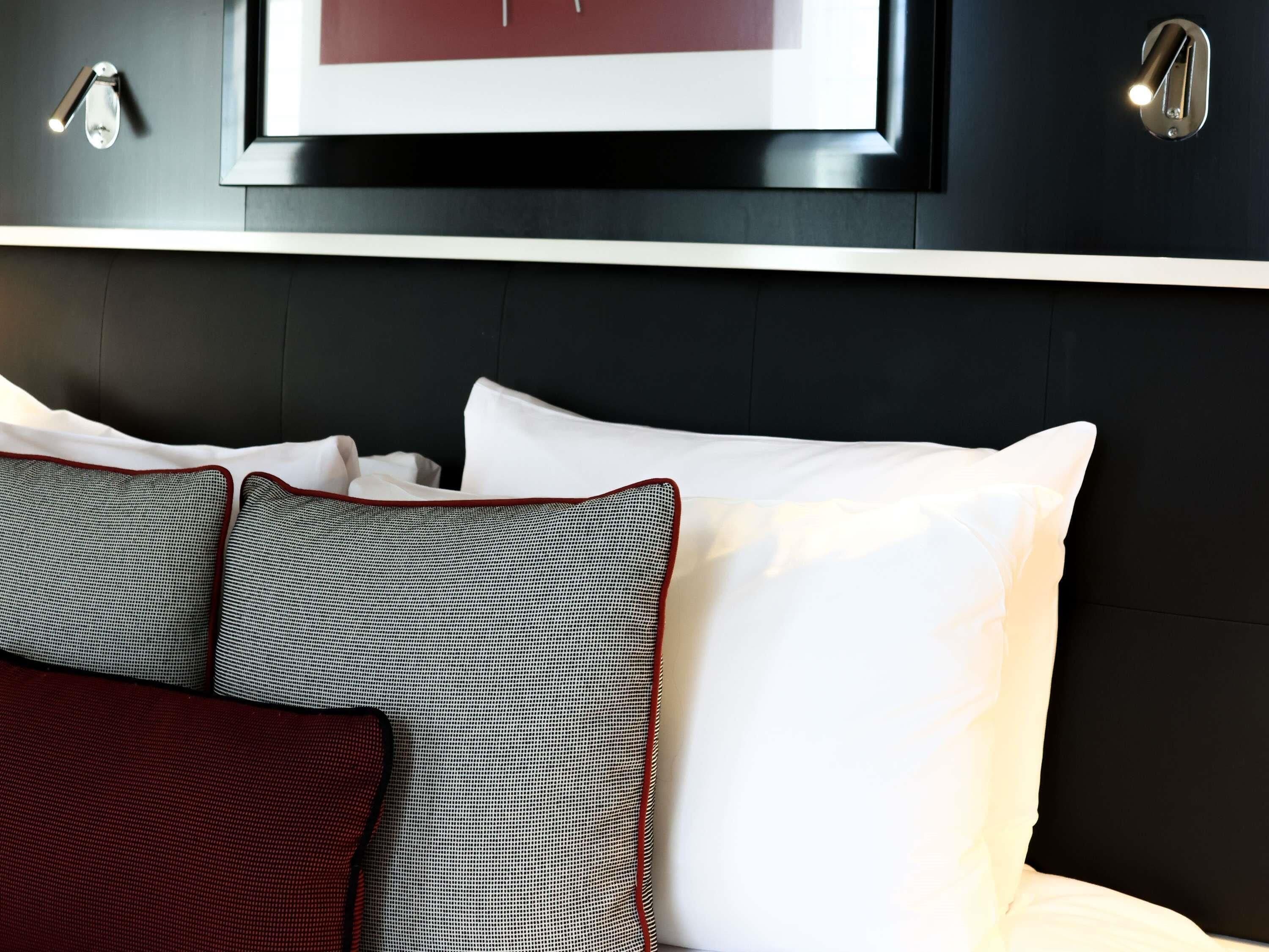 أغطية فراش متميزة وألحفة محشوة بالريش وأسرّة بطبقة علوية مريحة وميني بار