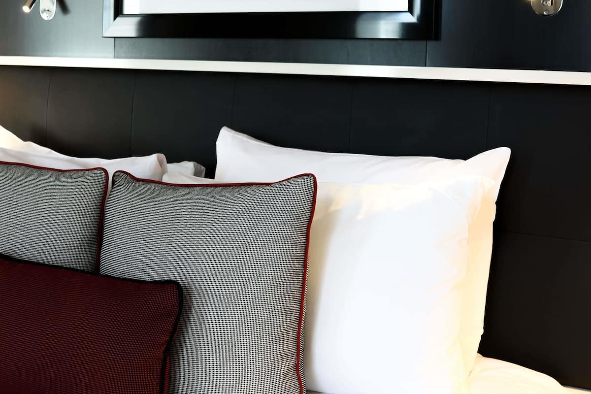 Junior Suite, 1 King Bed, Mobility Accessible | Premium bedding, down comforters, pillowtop beds, minibar