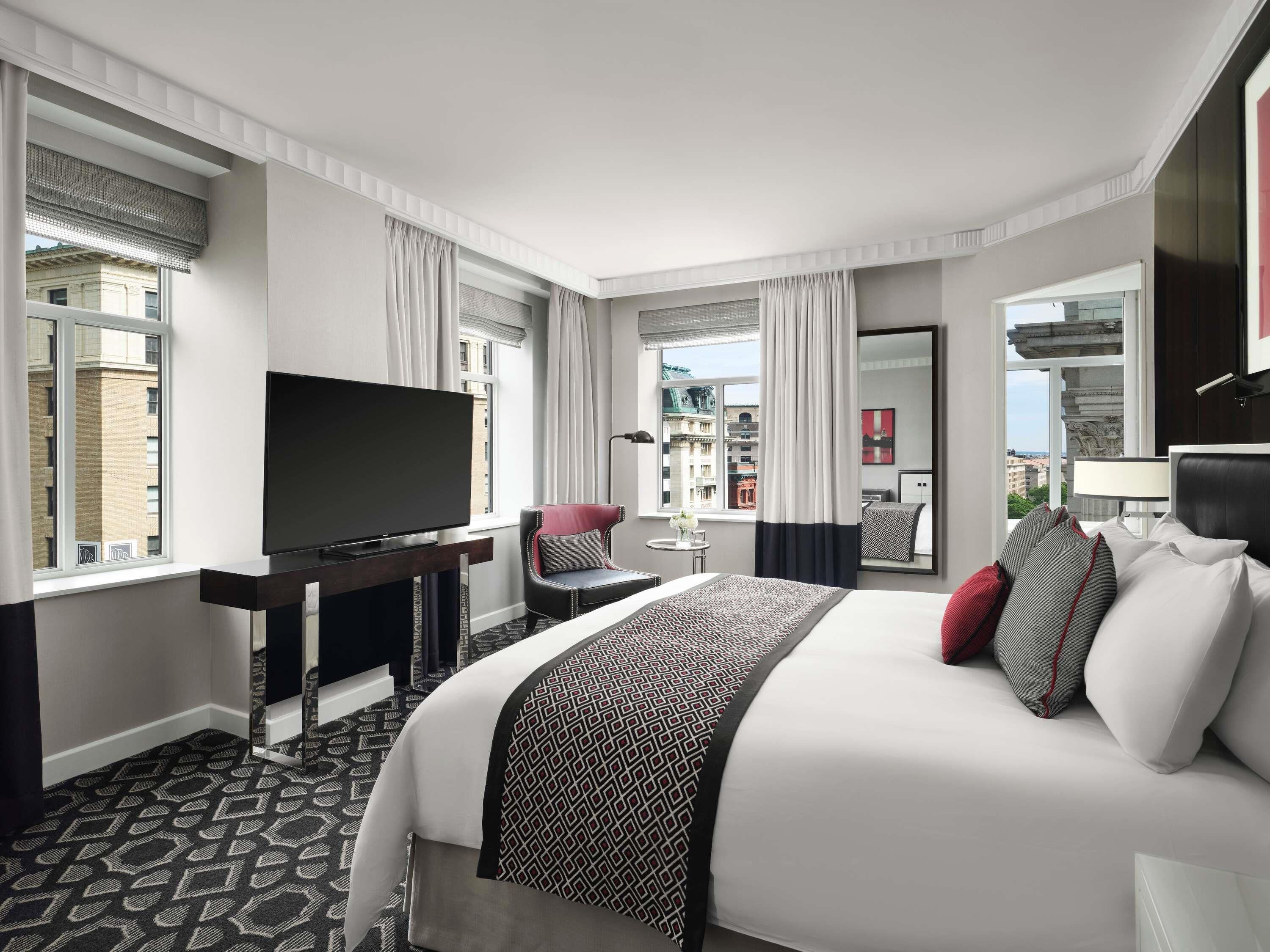 Luxury Corner Room, 1 King Bed