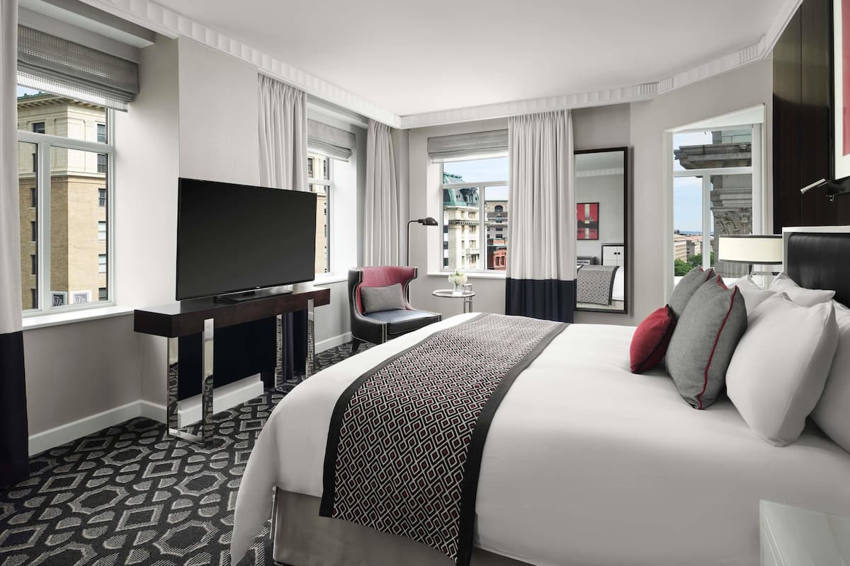 Habitación de lujo, 1 cama King size, en esquina | Ropa de cama de alta calidad, edredón, camas con pillow-top y minibar