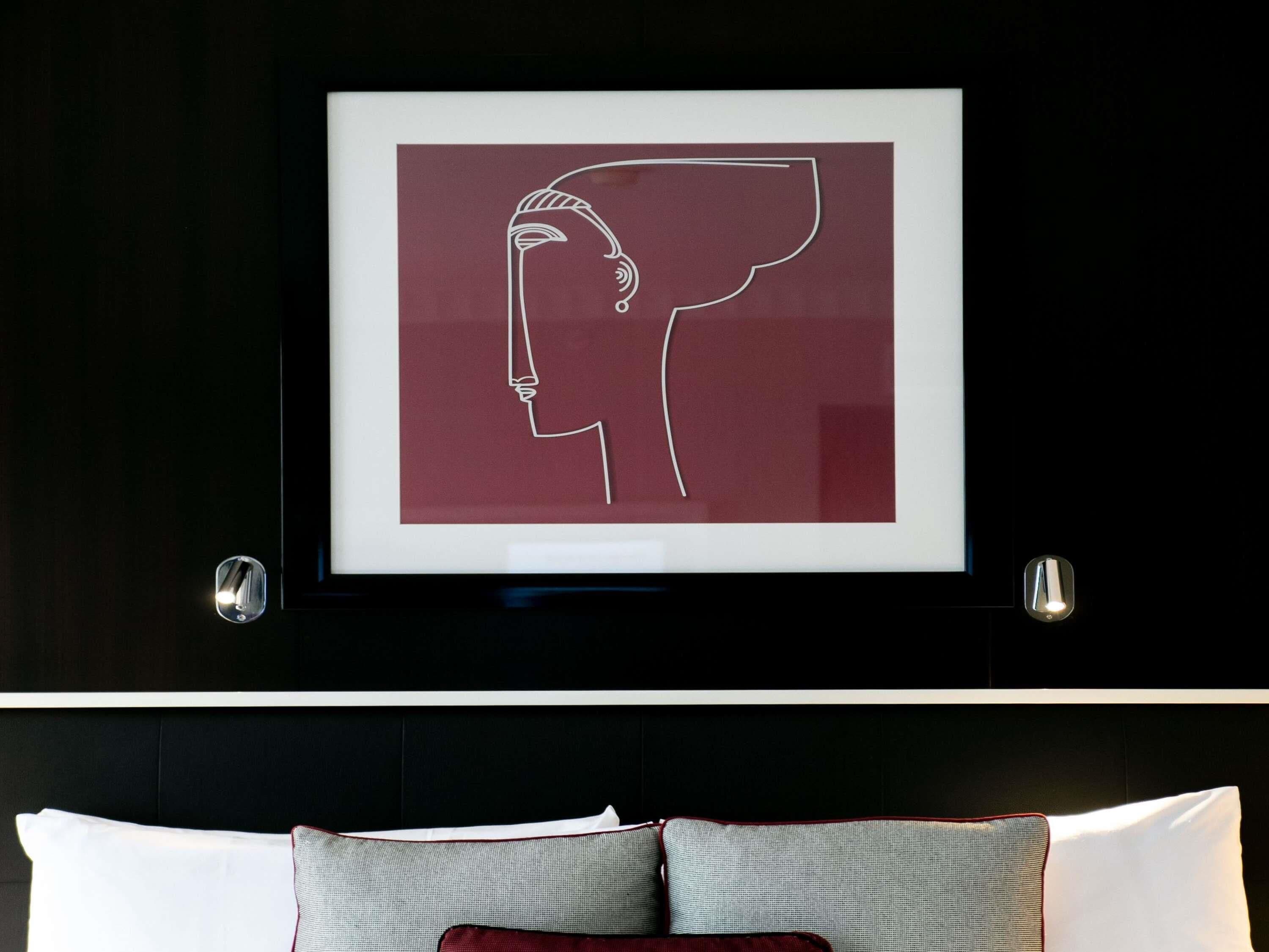 小型套房, 1 张特大床和 1 张沙发床 | 高档床上用品、羽绒被、加厚床垫、迷你吧