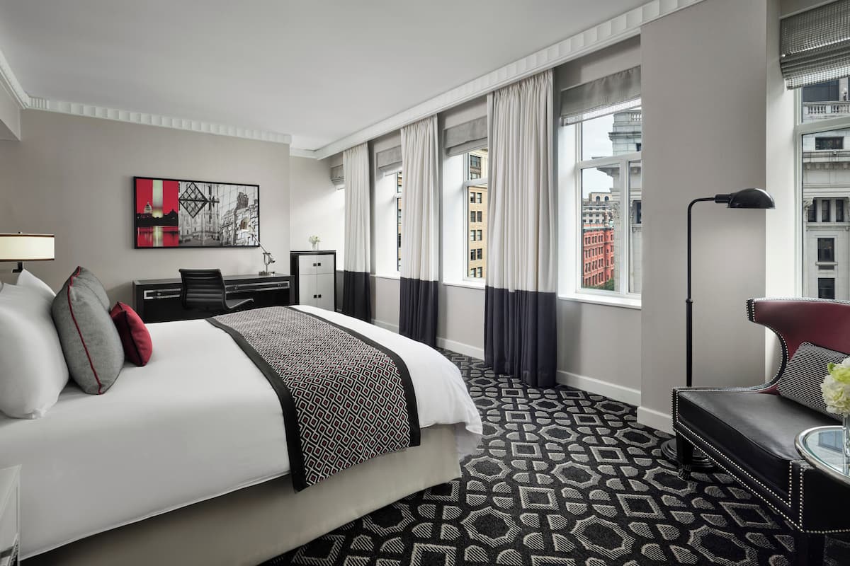 Luxury Room, 1 King Bed, City View | City view