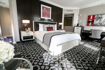 Luxury Room, 1 King Bed, Corner | Premium bedding, down comforters, pillowtop beds, minibar at Sofitel Washington DC Lafayette Square