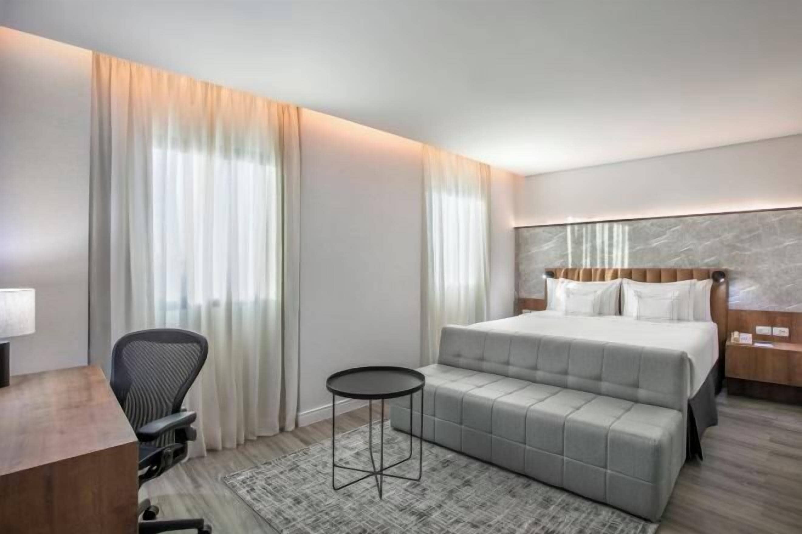 Ropa de cama de alta calidad y minibar 