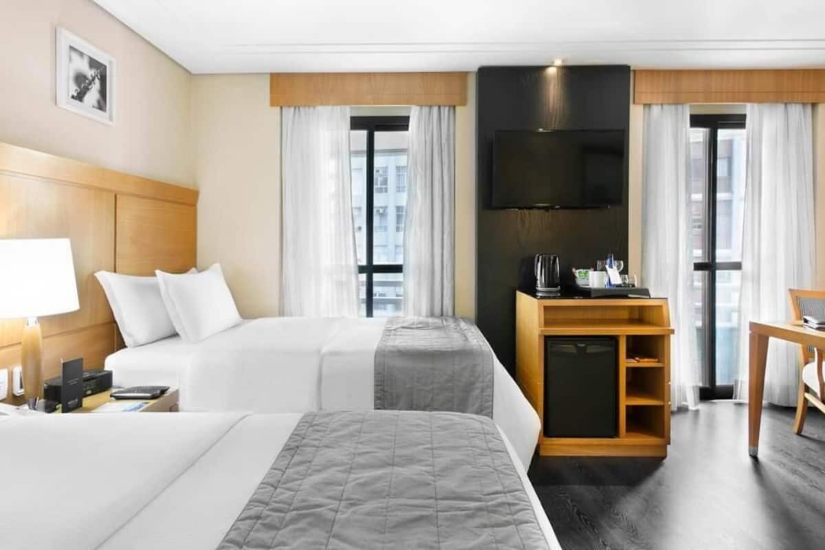 Seprai premium, minibar, brankas, dan didekorasi berbeda-beda