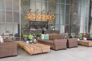 Cocktail bar