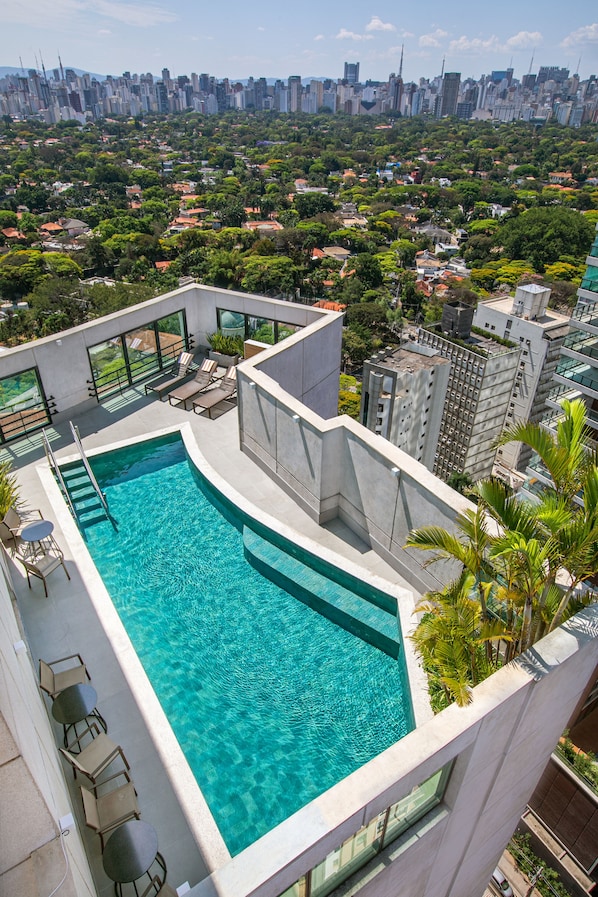 Outdoor pool, open 8:00 AM to 5:00 PM, pool loungers - Melia Jardim Europa (São Paulo)