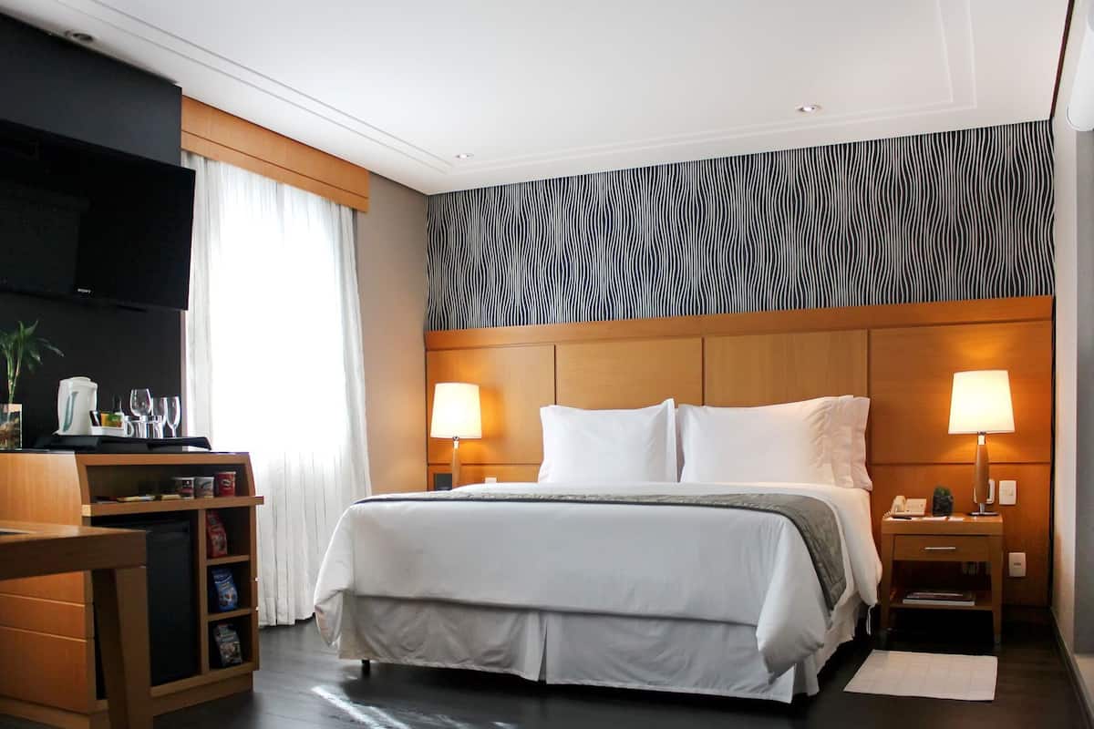 Seprai premium, minibar, brankas, dan didekorasi berbeda-beda