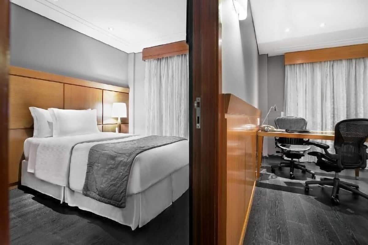 Seprai premium, minibar, brankas, dan didekorasi berbeda-beda