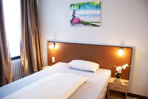 Single Room | In-room safe, desk, rollaway beds, free WiFi