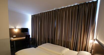 Bahn Hotel