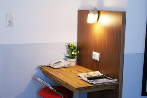 Centro de negocios en la habitación