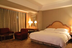 Premium bedding, down comforters, pillowtop beds, minibar - The Presidential Beijing (Beijing)