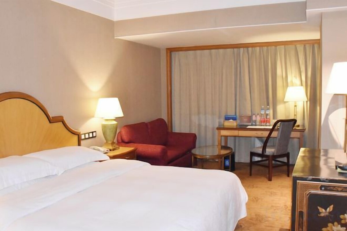 Premium bedding, down comforters, pillowtop beds, minibar