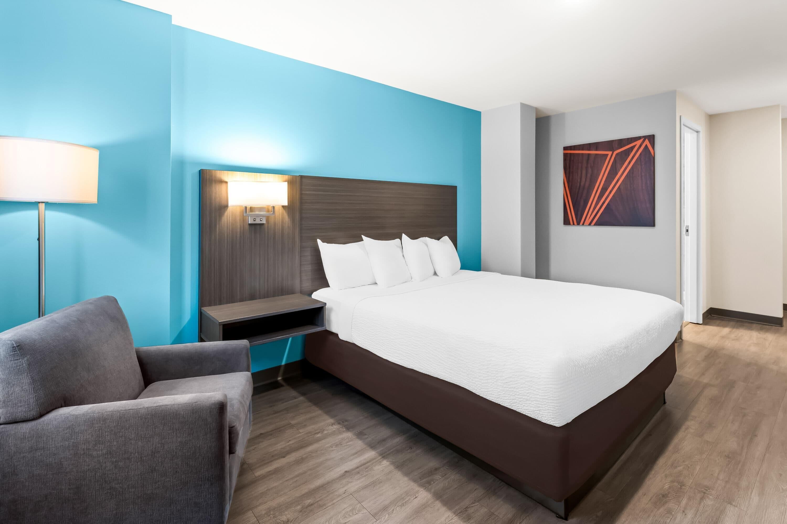 Desk, laptop workspace, iron/ironing board, free WiFi