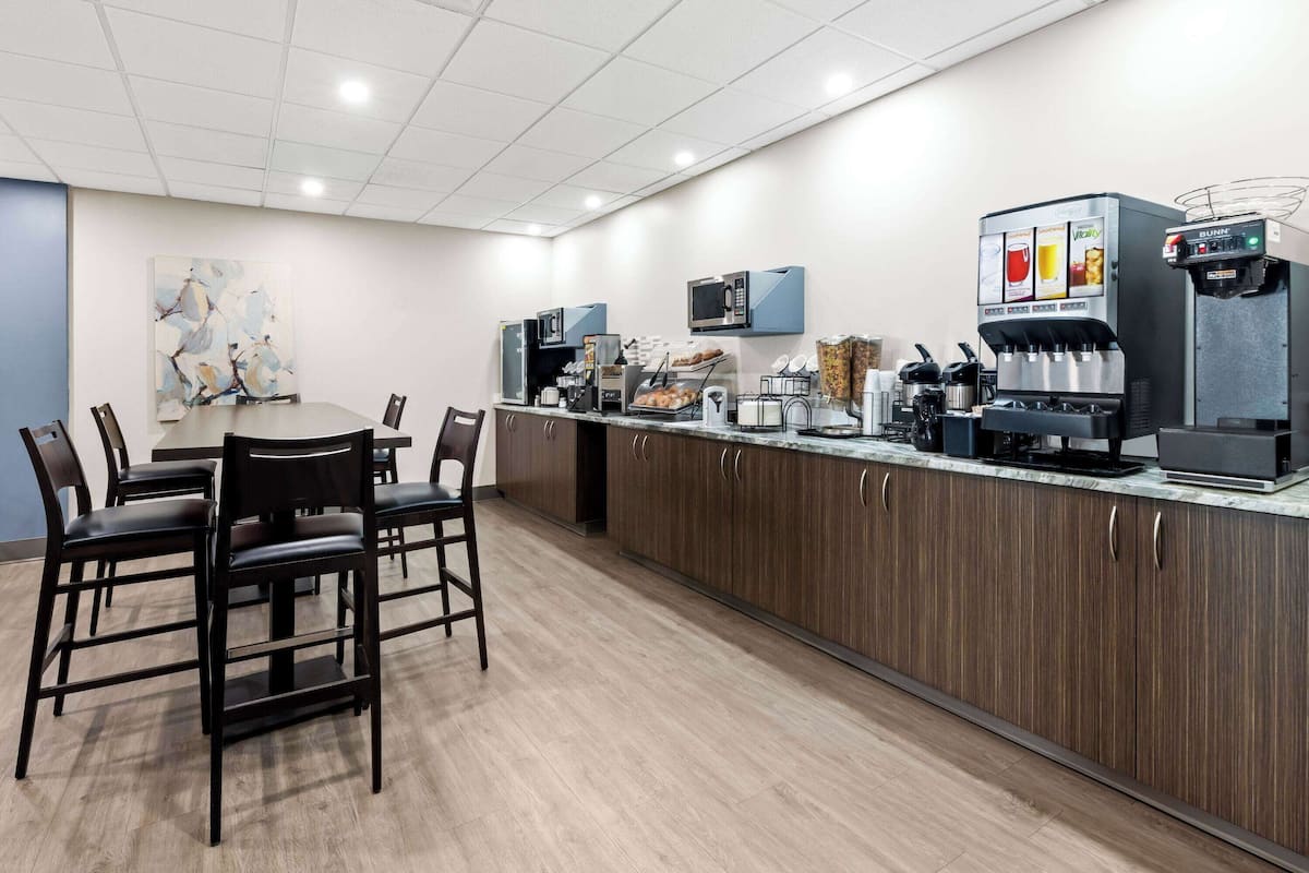 free daily continental breakfast