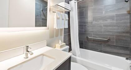 Howard Johnson by Wyndham Thunder Bay