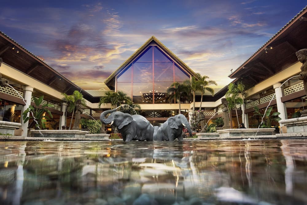 Universal’s Loews Royal Pacific Resort