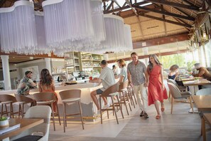 3 Restaurants, Frühstück, Mittagessen, Abendessen, Sushi