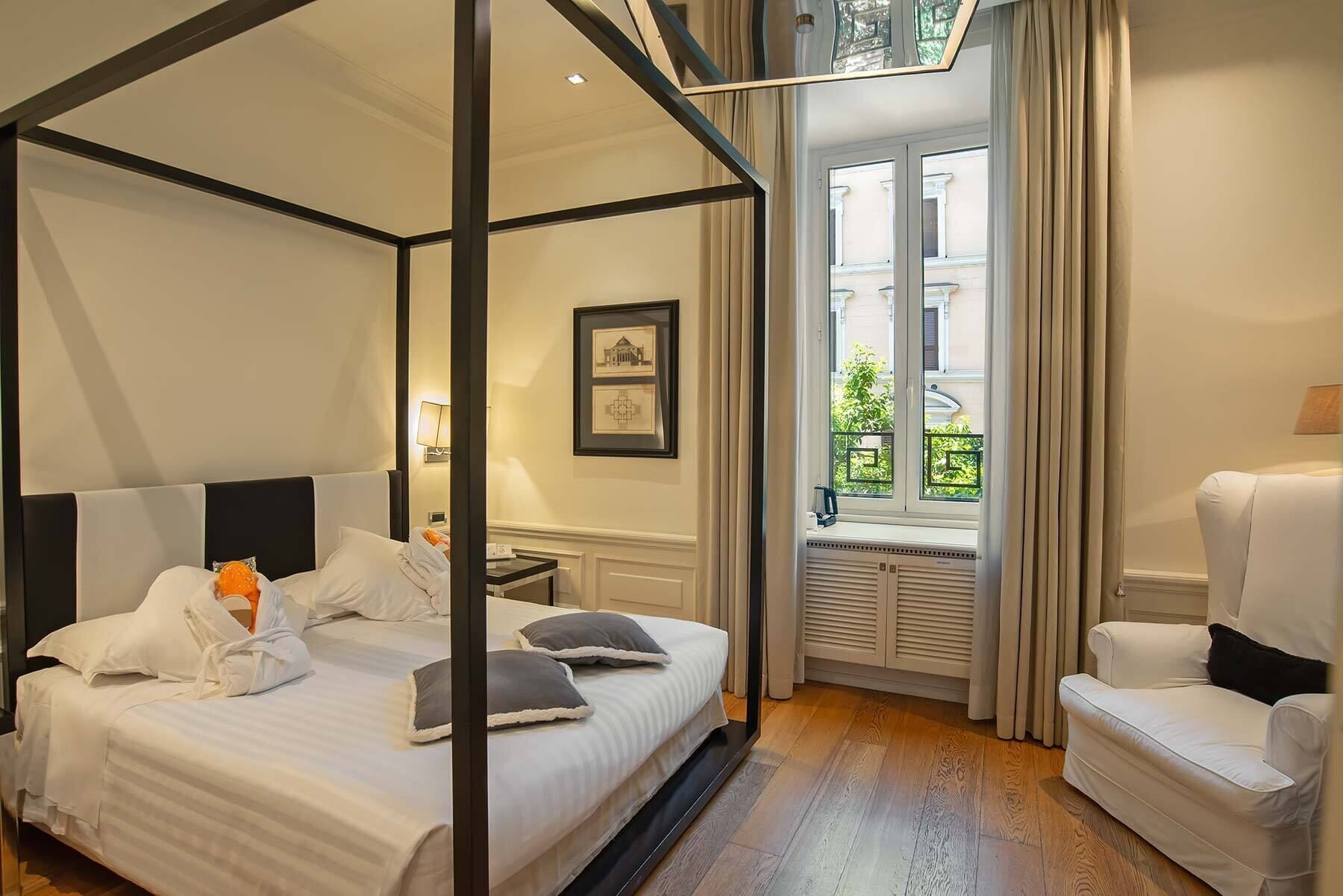 Habitació doble Deluxe | Roba de llit hipoal·lergògena, minibar i caixa forta a l'habitació 