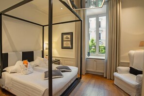 Deluxe tweepersoonskamer | Hypoallergeen beddengoed, een minibar, een kluis op de kamer