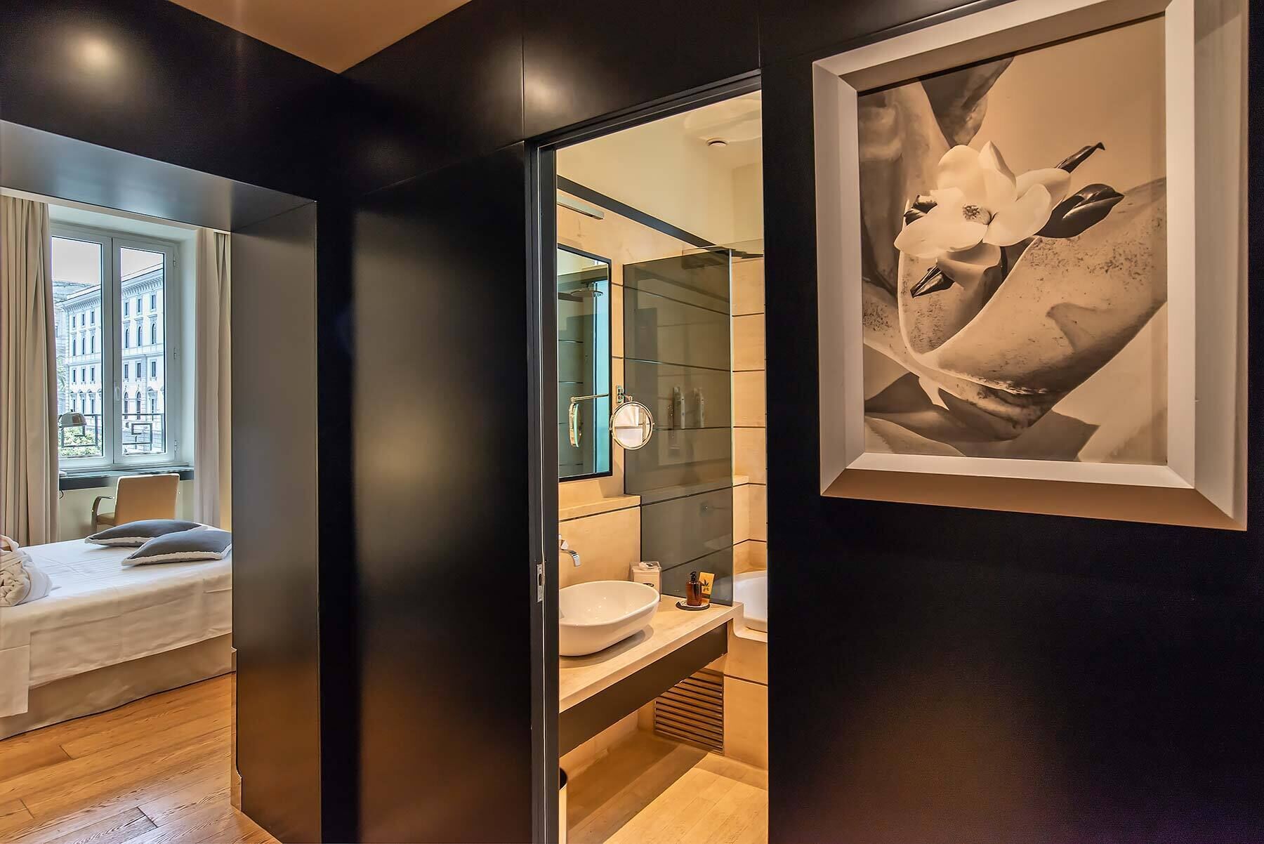 exclusive double room, jetted tub | 1 bedroom, hypo-allergenic bedding, minibar, in-room safe