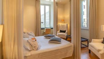 Exclusive Double Room, Jetted Tub | Hypo-allergenic bedding, minibar, in-room safe, individually decorated