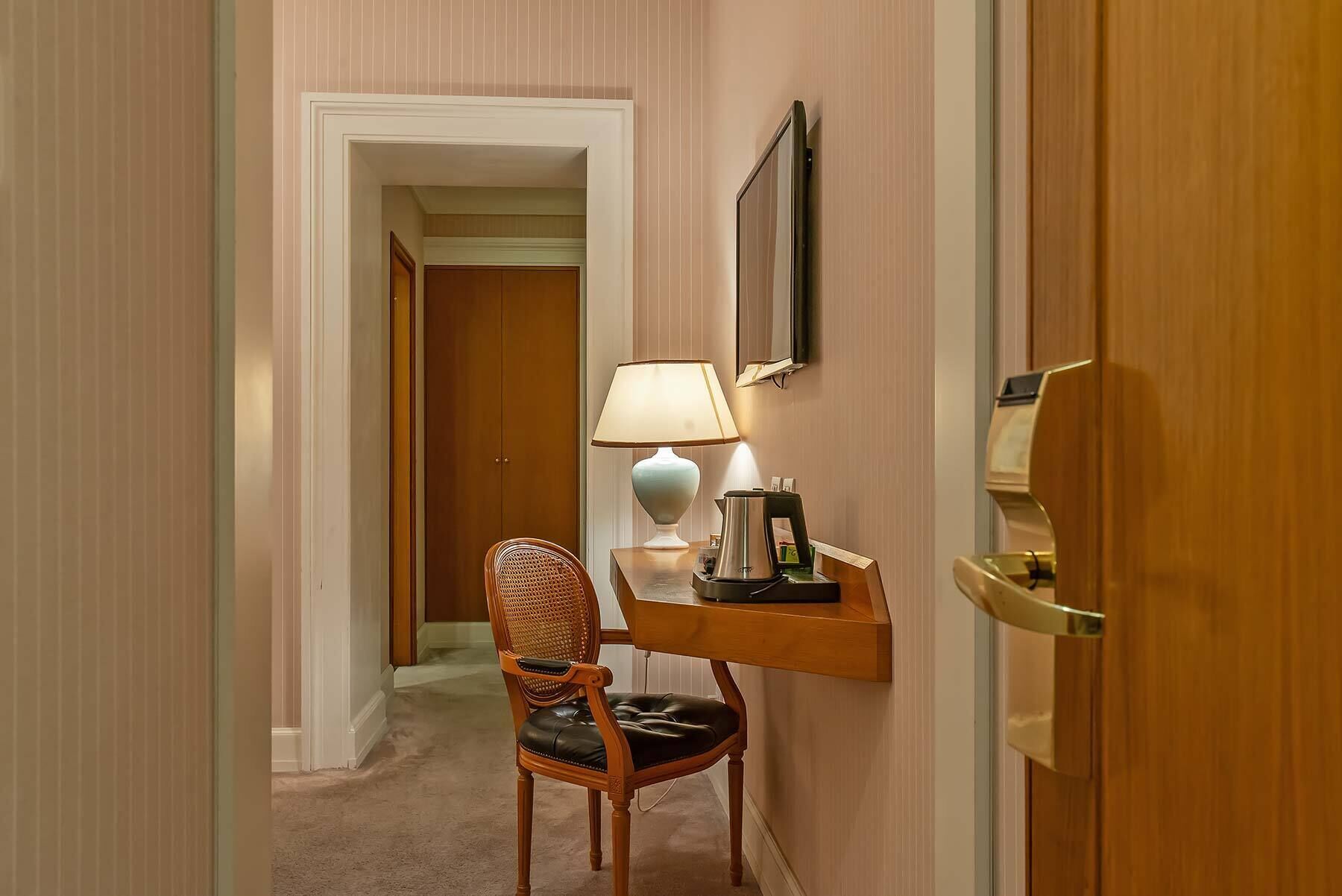 1 bedroom, hypo-allergenic bedding, minibar, in-room safe