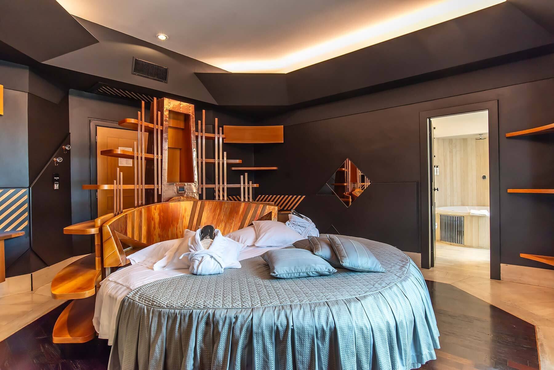 exclusive double room, jetted tub | 1 bedroom, hypo-allergenic bedding, minibar, in-room safe