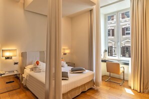 Deluxe Double Room | Hypo-allergenic bedding, minibar, in-room safe, individually decorated
