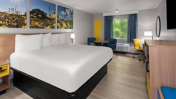 Standard Room, 1 King Bed, Non Smoking | Individually furnished, desk, blackout drapes, iron/ironing board