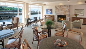 Lobby - Silver Cloud Inn - Tacoma Waterfront (Tacoma)