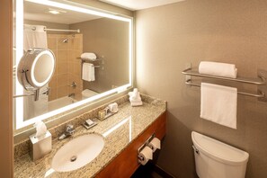 Bathroom - Silver Cloud Inn - Tacoma Waterfront (Tacoma)