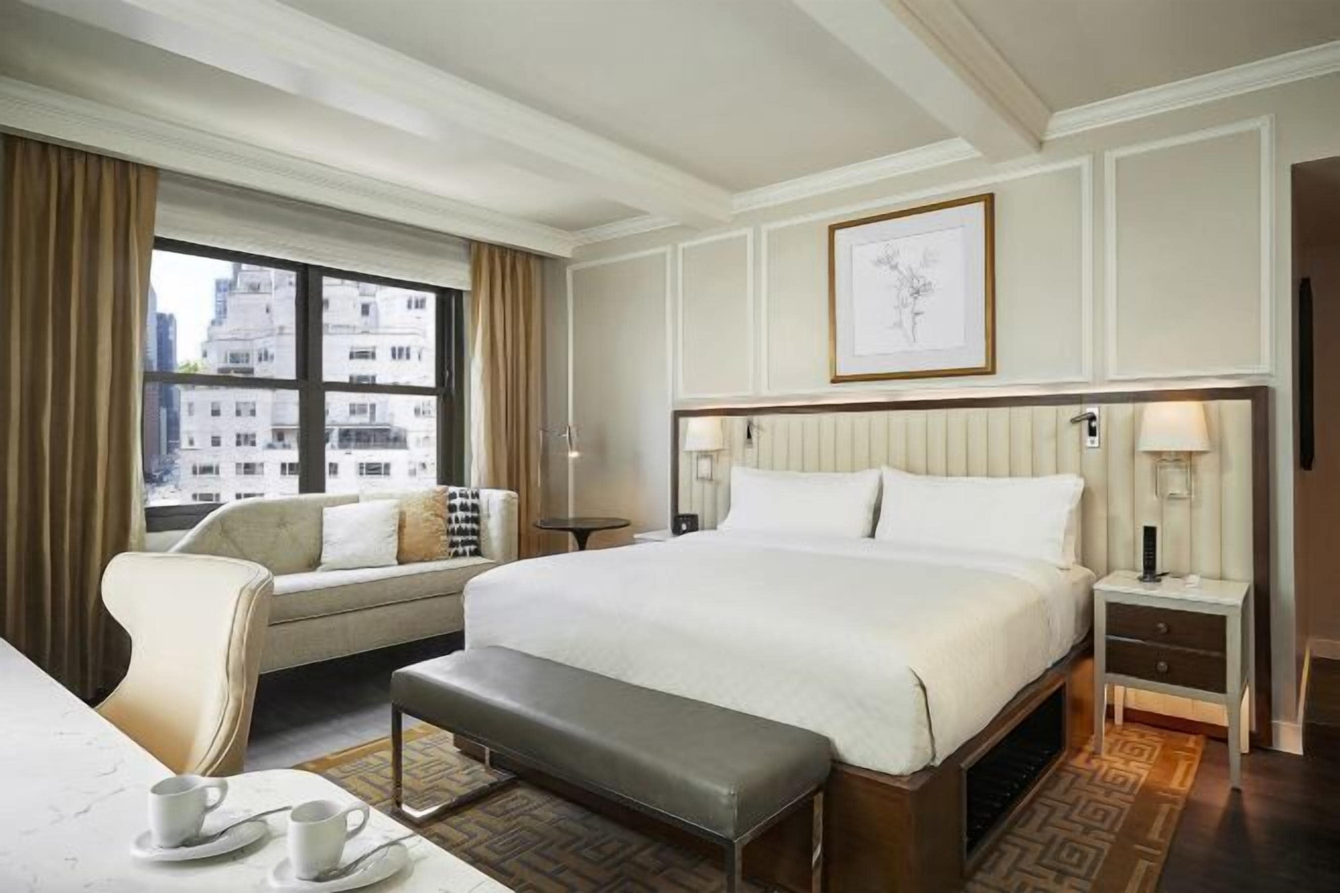 Premium bedding, in-room safe, individually decorated