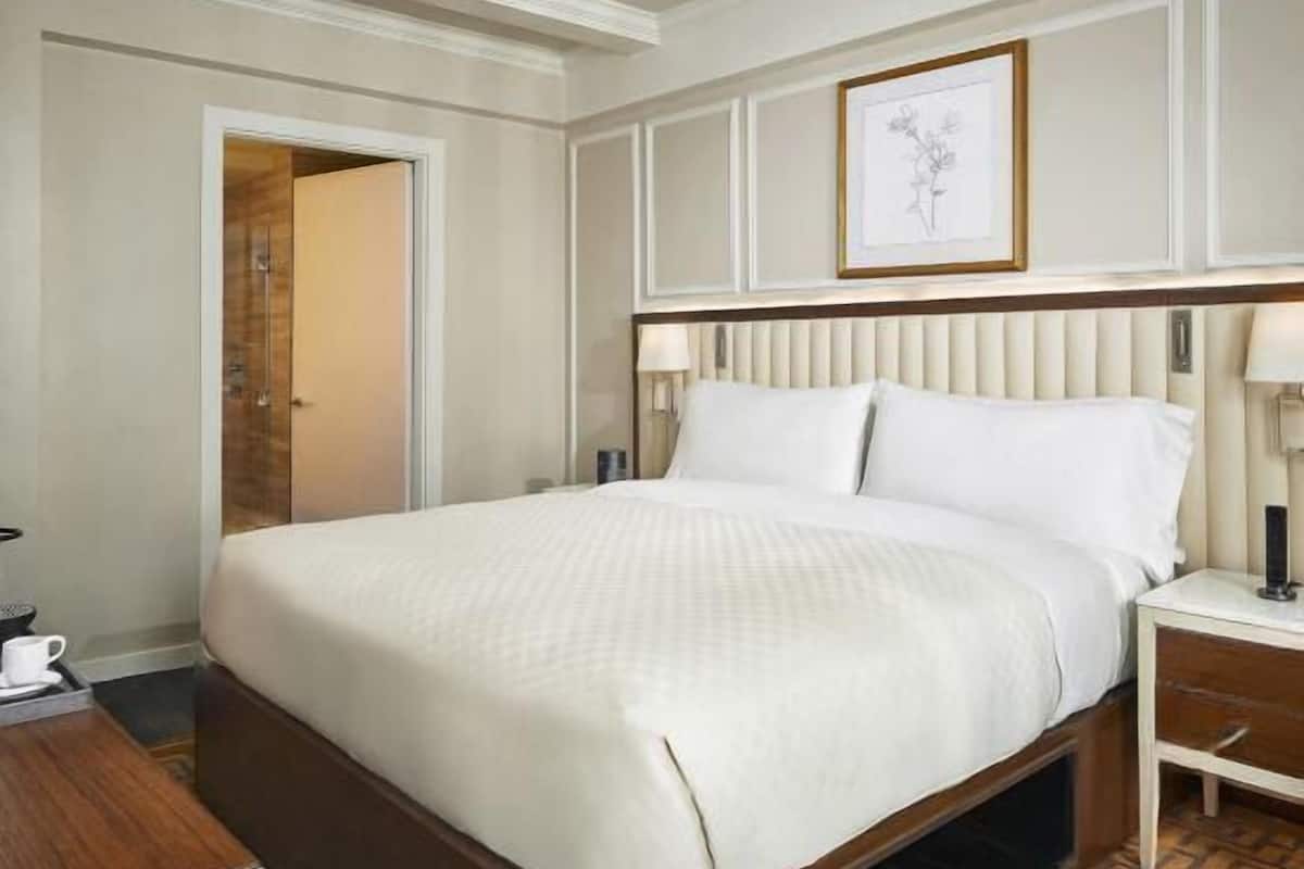 Premium bedding, in-room safe, individually decorated