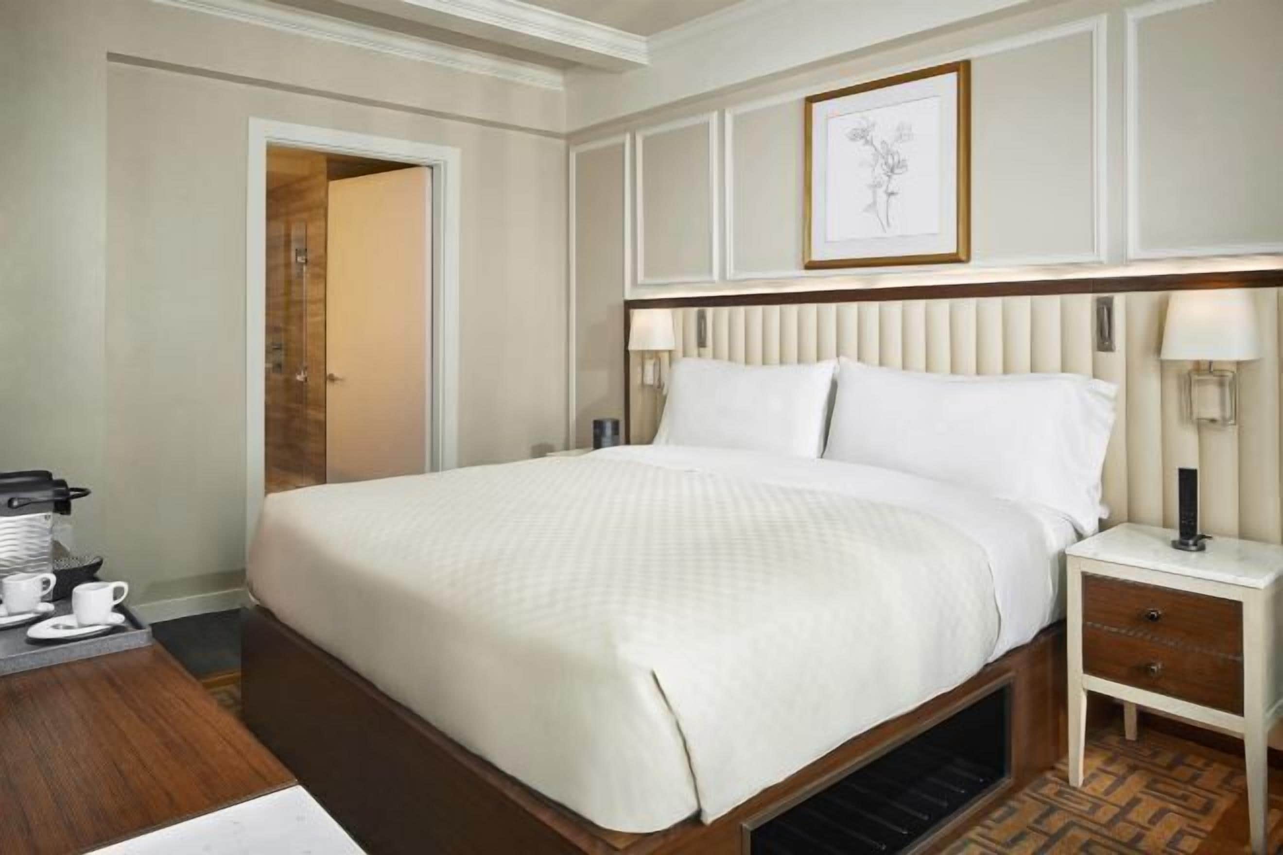 Premium bedding, in-room safe, individually decorated