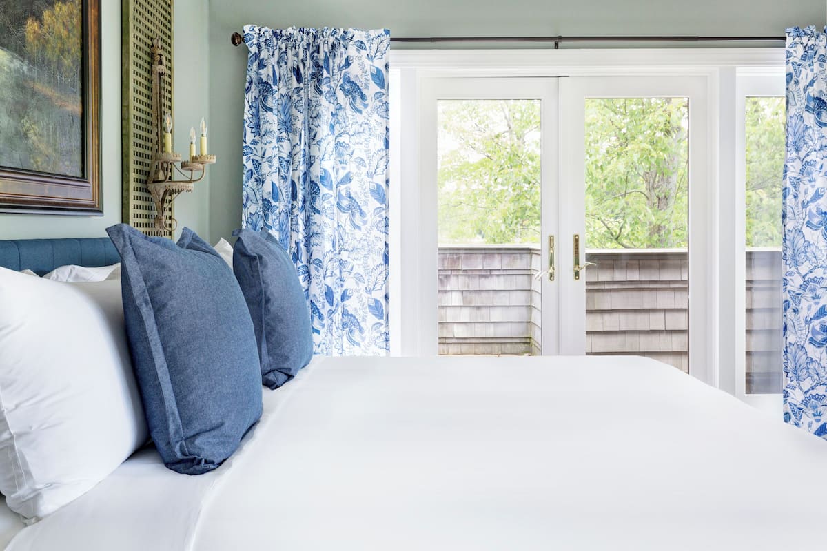 Garshak | 1 bedroom, premium bedding, down duvets, minibar