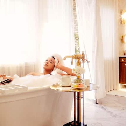 Combined shower/tub, free toiletries, hair dryer, bathrobes