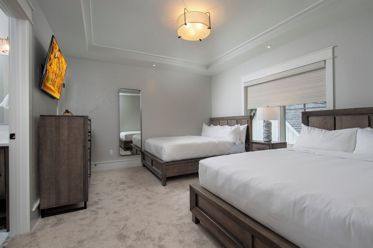 Mallard's Landing | 1 bedroom, premium bedding, down duvets, minibar