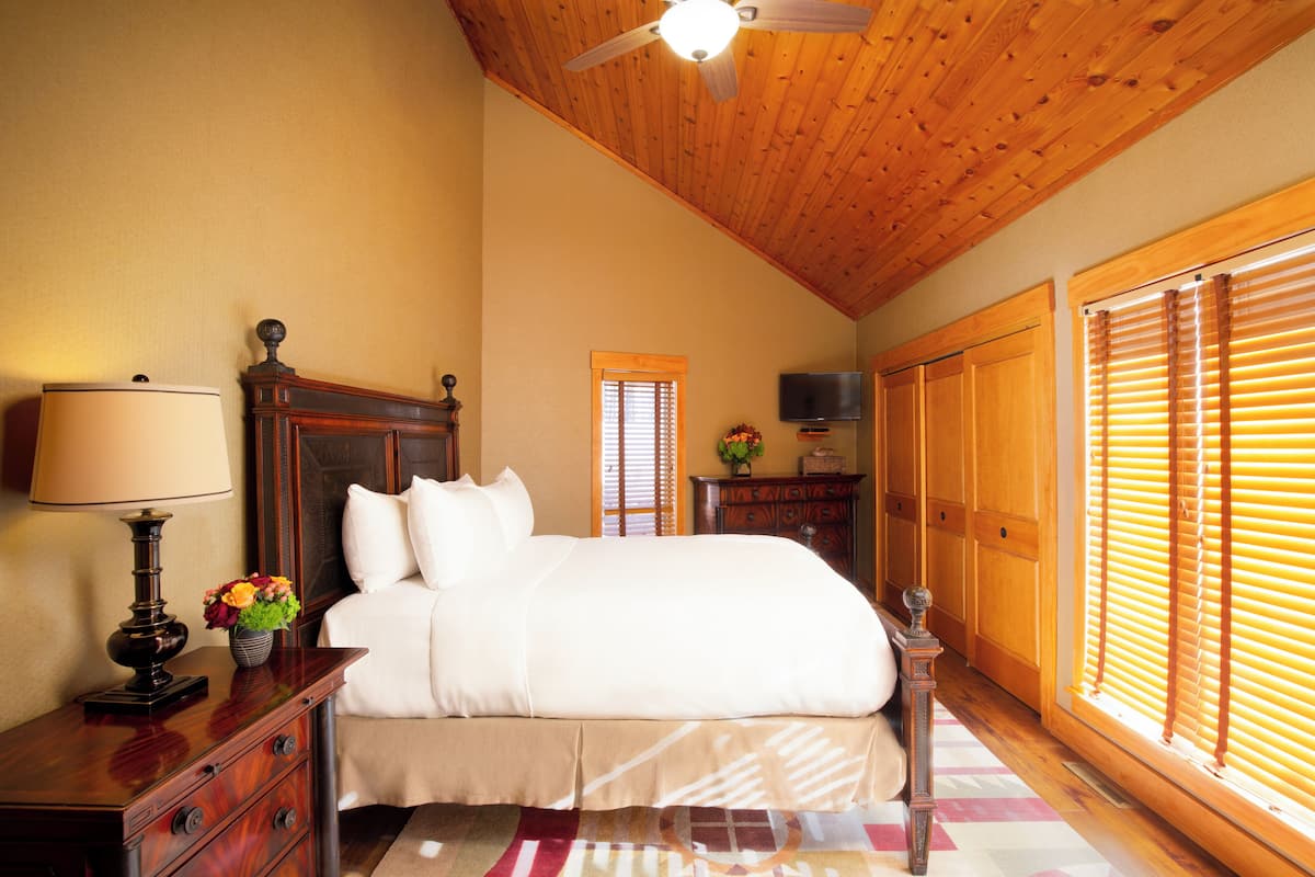 Accessible Deer Path Lodge | 1 bedroom, premium bedding, down duvets, minibar