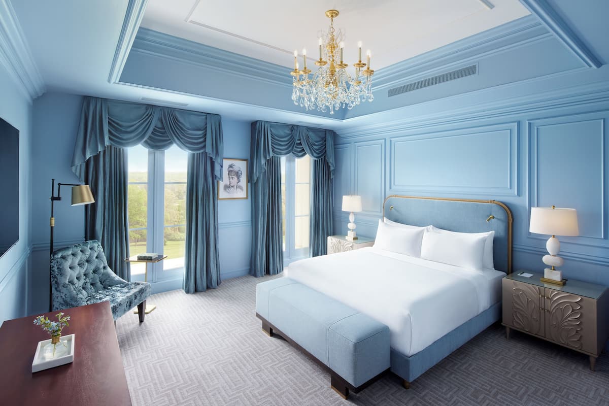 1 bedroom, premium bedding, down duvets, minibar