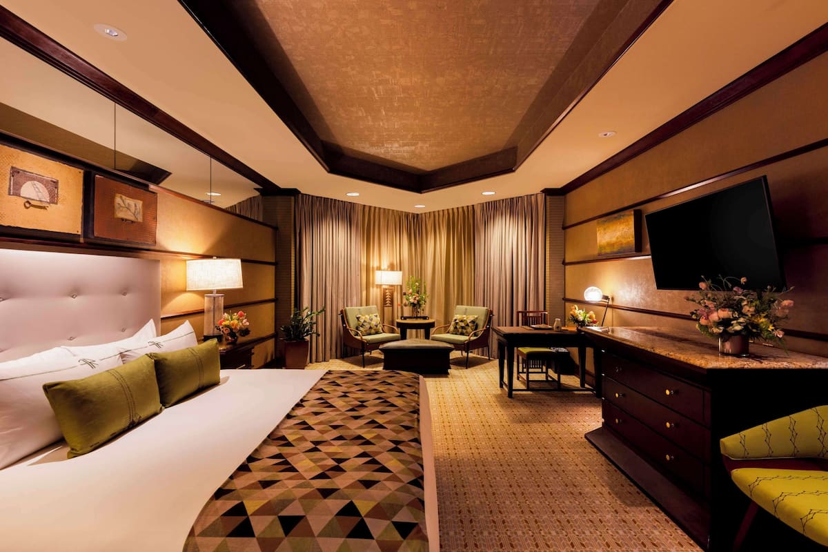 1 bedroom, premium bedding, down duvets, minibar